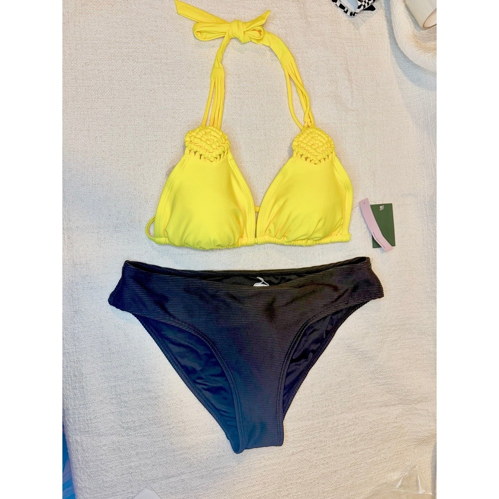 NWT 2 pc set- Macrame Detail Triangle Bikiini top & ribbed High Leg Bottom